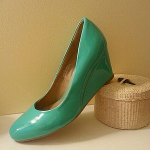 *Brand New* Teal Riverberry wedges